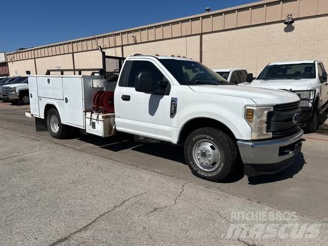 Ford F-350 Vieglais kravas automobilis/izkraušana no sāniem