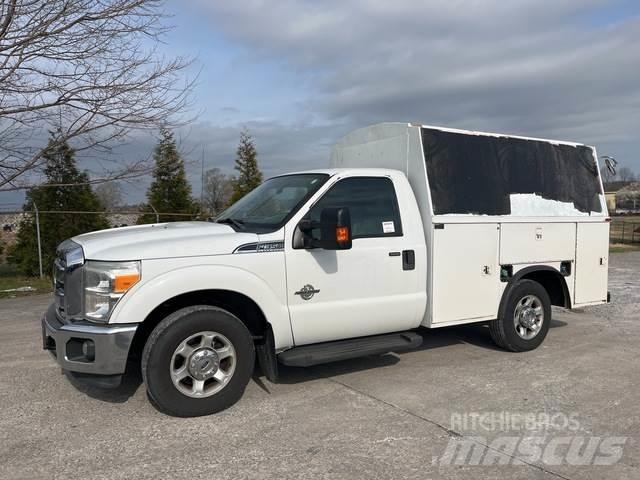 Ford F-350 Vieglais kravas automobilis/izkraušana no sāniem