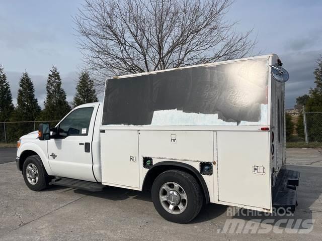 Ford F-350 Vieglais kravas automobilis/izkraušana no sāniem