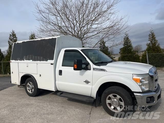 Ford F-350 Vieglais kravas automobilis/izkraušana no sāniem