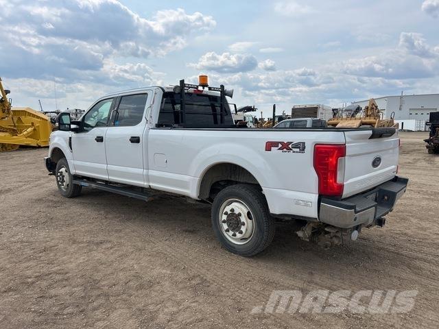 Ford F-350 Vieglais kravas automobilis/izkraušana no sāniem