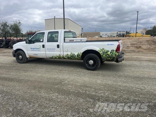 Ford F-350 Vieglais kravas automobilis/izkraušana no sāniem