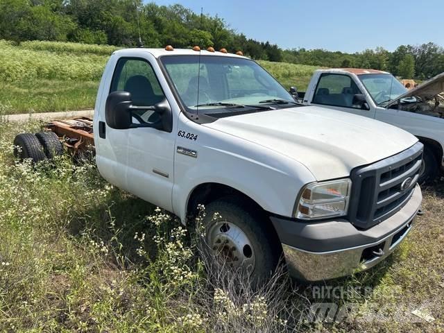 Ford F-350 Kabīnes un interjers