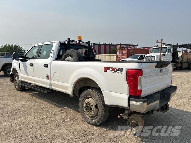 Ford F-350 Vieglais kravas automobilis/izkraušana no sāniem
