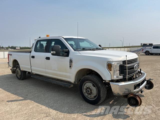 Ford F-350 Vieglais kravas automobilis/izkraušana no sāniem