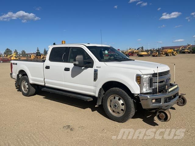 Ford F-350 Vieglais kravas automobilis/izkraušana no sāniem
