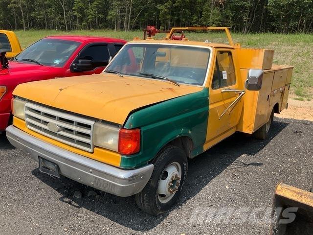 Ford F-350 Vieglais kravas automobilis/izkraušana no sāniem