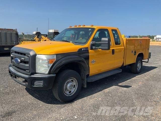 Ford F-350 Vieglais kravas automobilis/izkraušana no sāniem