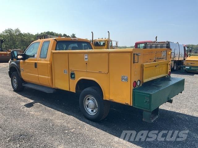 Ford F-350 Vieglais kravas automobilis/izkraušana no sāniem