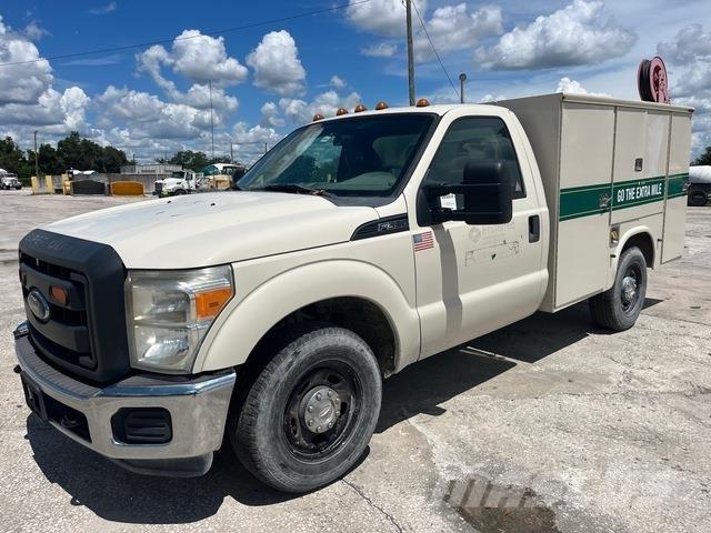 Ford F-350 Vieglais kravas automobilis/izkraušana no sāniem
