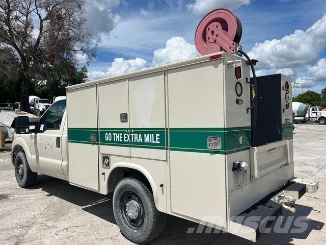 Ford F-350 Vieglais kravas automobilis/izkraušana no sāniem