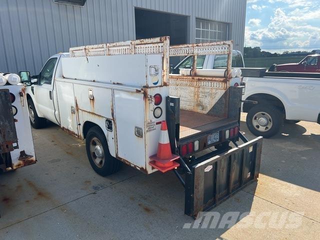 Ford F-350 Vieglais kravas automobilis/izkraušana no sāniem