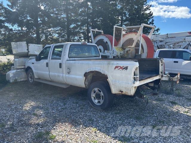 Ford F-350 Vieglais kravas automobilis/izkraušana no sāniem