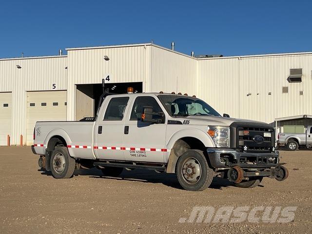 Ford F-350 Vieglais kravas automobilis/izkraušana no sāniem