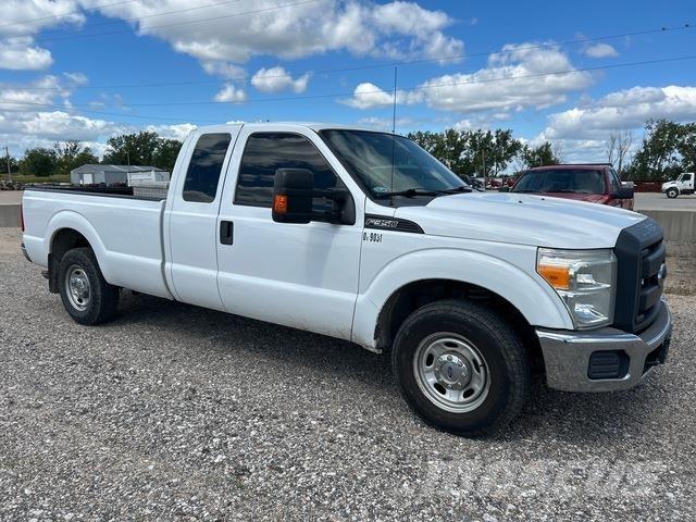 Ford F-350 Vieglais kravas automobilis/izkraušana no sāniem