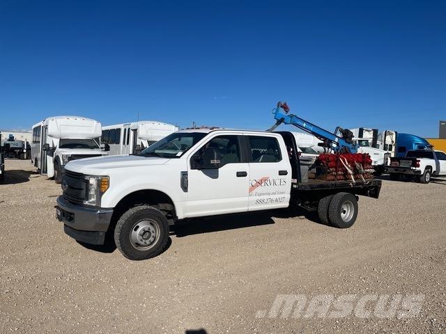 Ford F-350 Mobilās urbšanas platformu automašīnas