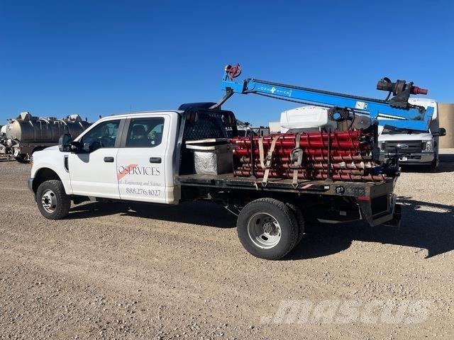 Ford F-350 Mobilās urbšanas platformu automašīnas