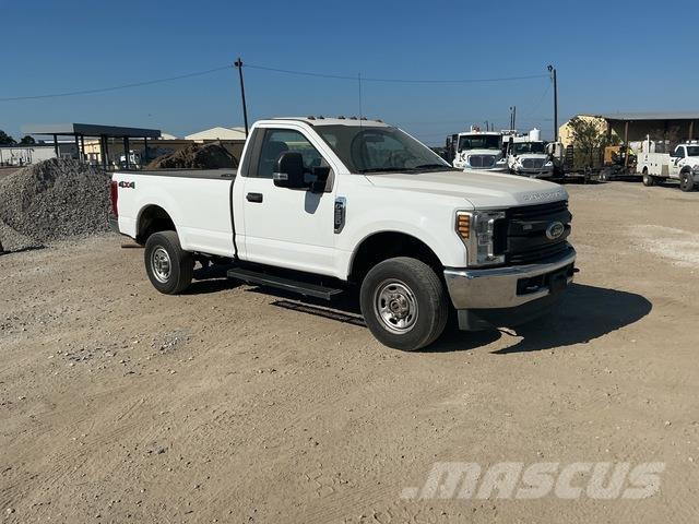 Ford F-350 Vieglais kravas automobilis/izkraušana no sāniem