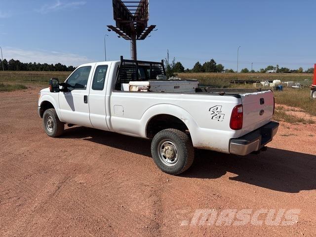 Ford F-350 Vieglais kravas automobilis/izkraušana no sāniem