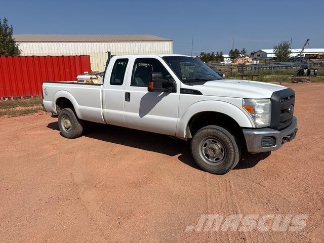 Ford F-350 Vieglais kravas automobilis/izkraušana no sāniem