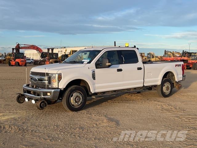 Ford F-350 Vieglais kravas automobilis/izkraušana no sāniem