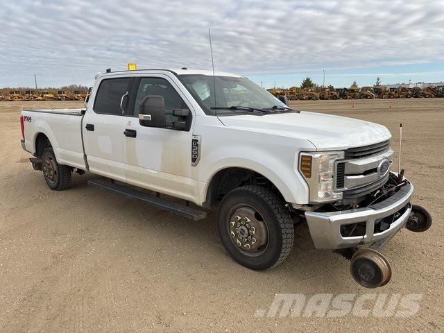 Ford F-350 Vieglais kravas automobilis/izkraušana no sāniem