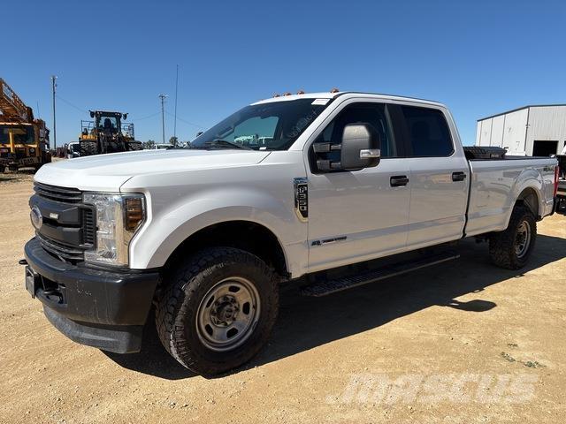 Ford F-350 Vieglais kravas automobilis/izkraušana no sāniem
