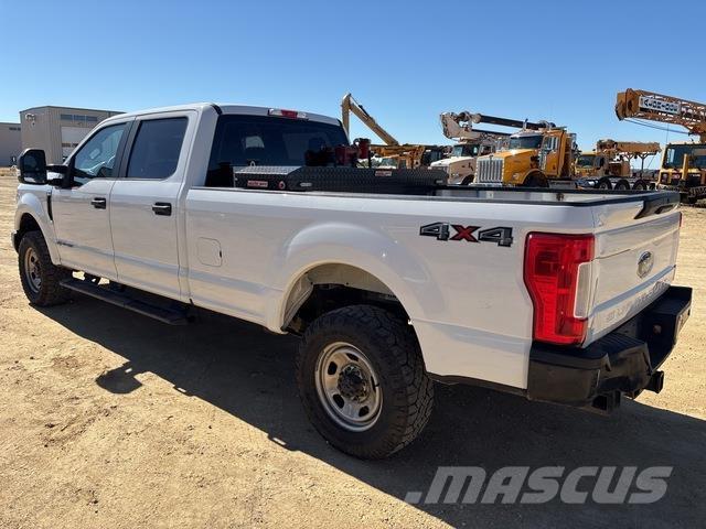 Ford F-350 Vieglais kravas automobilis/izkraušana no sāniem