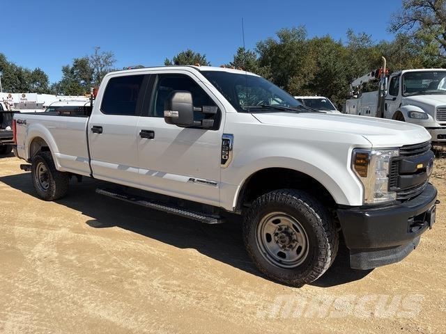 Ford F-350 Vieglais kravas automobilis/izkraušana no sāniem