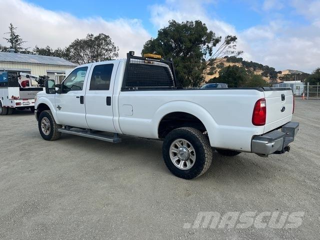 Ford F-350 Vieglais kravas automobilis/izkraušana no sāniem