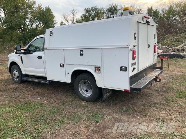Ford F-350 Vieglais kravas automobilis/izkraušana no sāniem