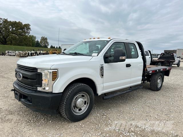 Ford F-350 Platformas/izkraušana no sāniem