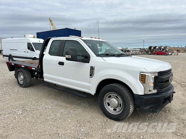 Ford F-350 Platformas/izkraušana no sāniem