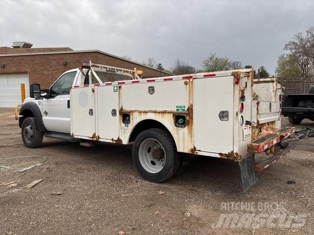 Ford F-450 Vieglais kravas automobilis/izkraušana no sāniem