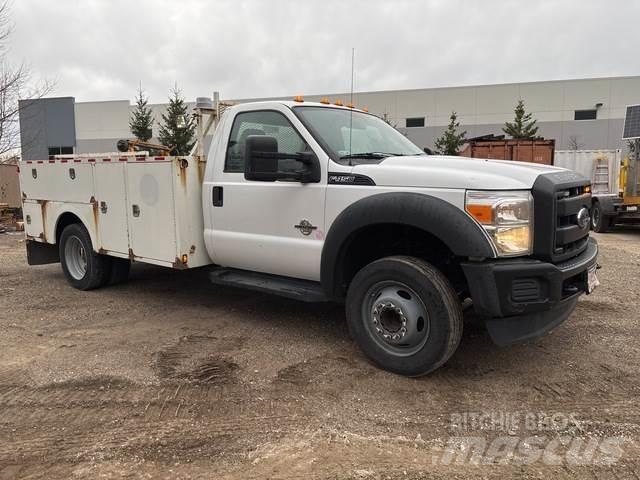 Ford F-450 Vieglais kravas automobilis/izkraušana no sāniem