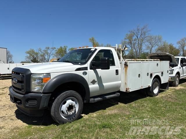 Ford F-450 Vieglais kravas automobilis/izkraušana no sāniem