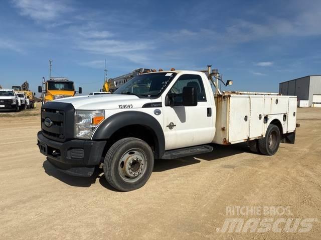 Ford F-450 Vieglais kravas automobilis/izkraušana no sāniem