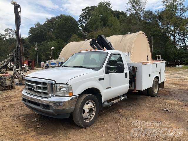 Ford F-450 Vieglais kravas automobilis/izkraušana no sāniem