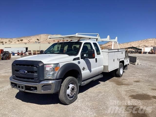 Ford F-450 Vieglais kravas automobilis/izkraušana no sāniem