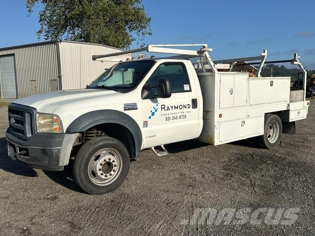 Ford F-450 Vieglais kravas automobilis/izkraušana no sāniem