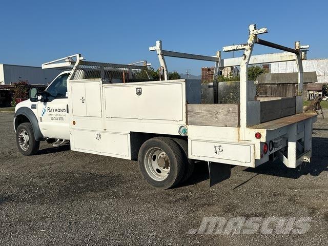 Ford F-450 Vieglais kravas automobilis/izkraušana no sāniem