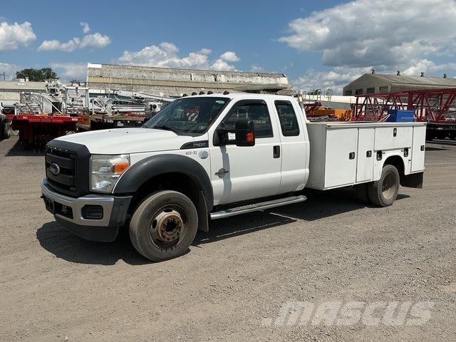 Ford F-450 Vieglais kravas automobilis/izkraušana no sāniem