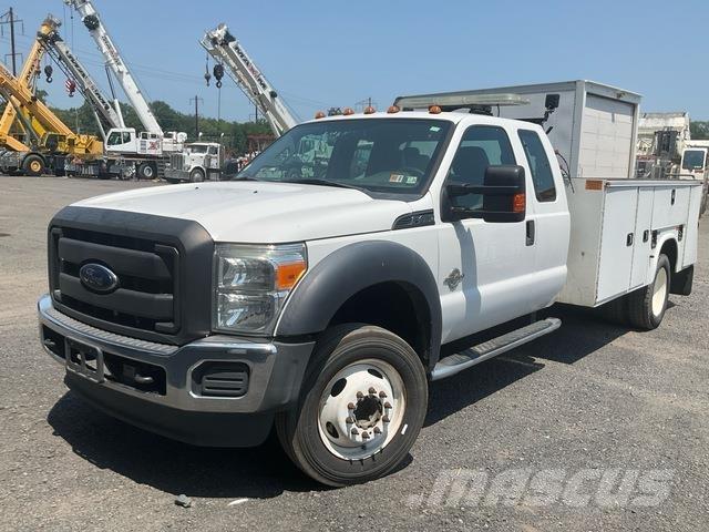 Ford F-450 Vieglais kravas automobilis/izkraušana no sāniem