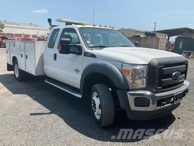 Ford F-450 Vieglais kravas automobilis/izkraušana no sāniem