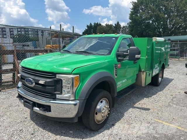 Ford F-450 Vieglais kravas automobilis/izkraušana no sāniem