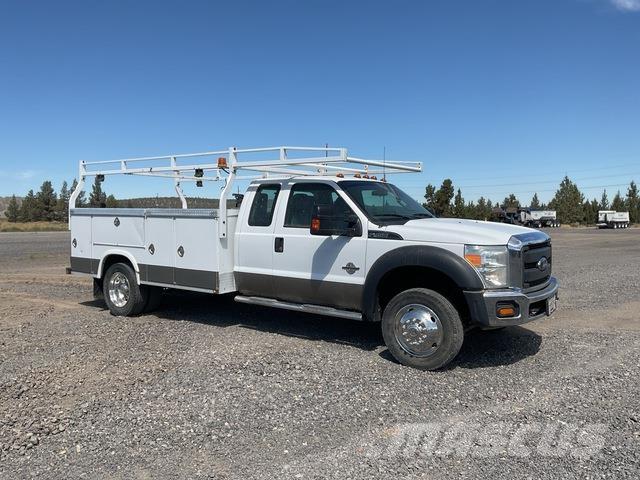 Ford F-450 Vieglais kravas automobilis/izkraušana no sāniem