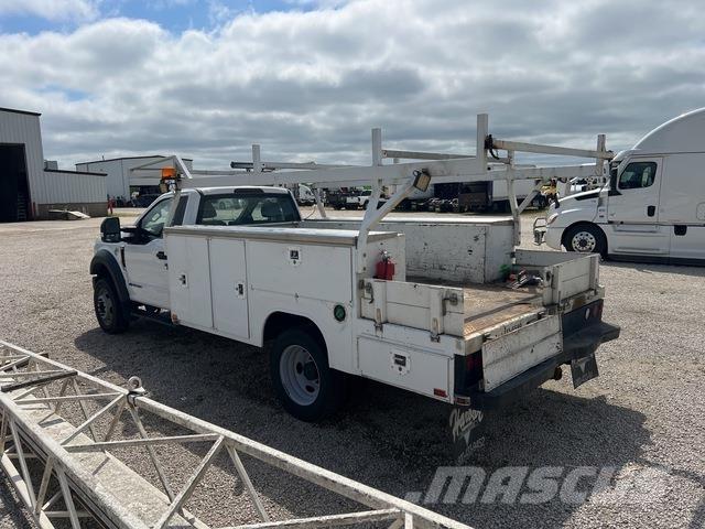 Ford F-450 Vieglais kravas automobilis/izkraušana no sāniem