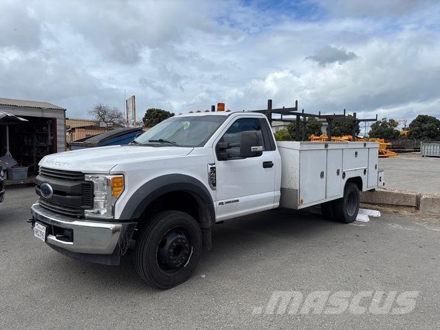 Ford F-450 Vieglais kravas automobilis/izkraušana no sāniem