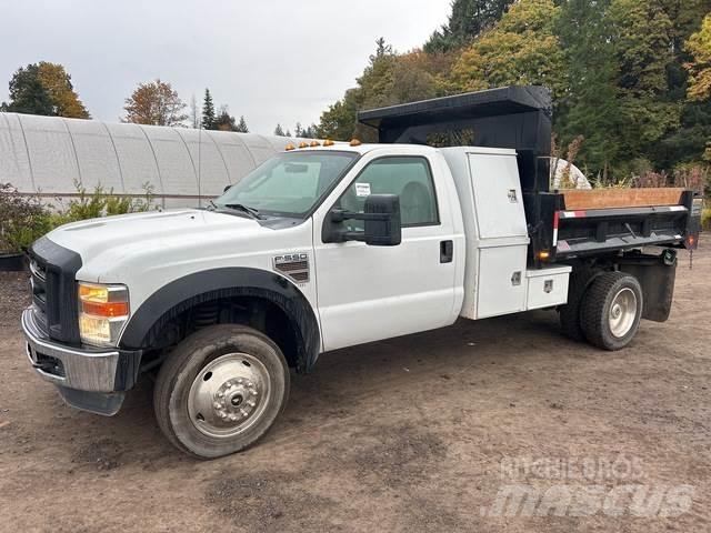 Ford F-550 Pašizgāzējs