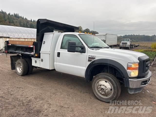 Ford F-550 Pašizgāzējs